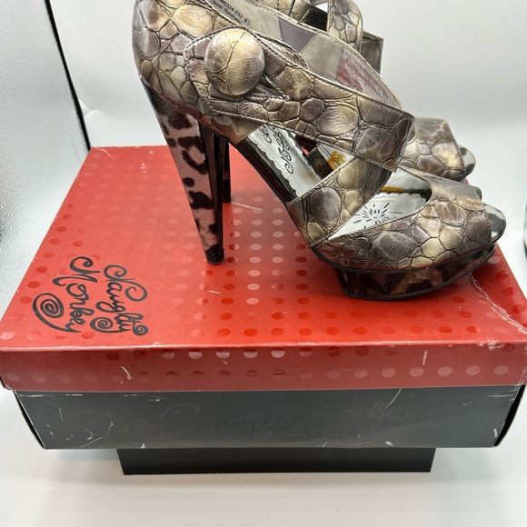 Naughty Monkey Decked Out Platform Heels, size 8.5. Grey - Picture 12 of 13